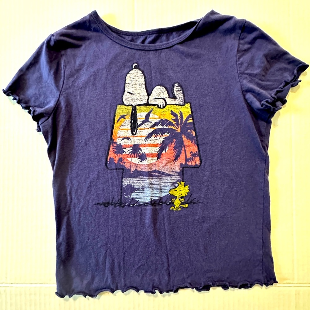Last chance! Snoopy & Woodstock tee shirt, size Juniors Small, navy, wavy hem